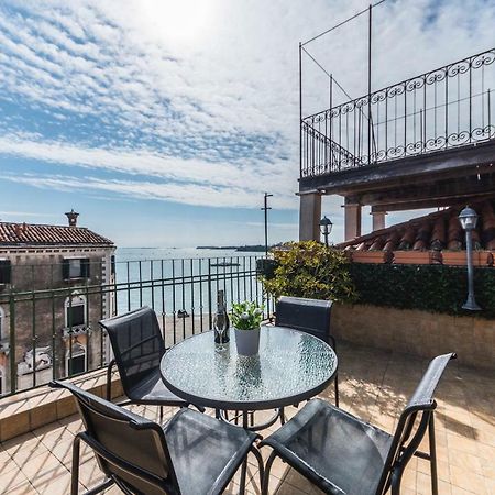 Ca' Delfina Holiday Home Венеция Экстерьер фото