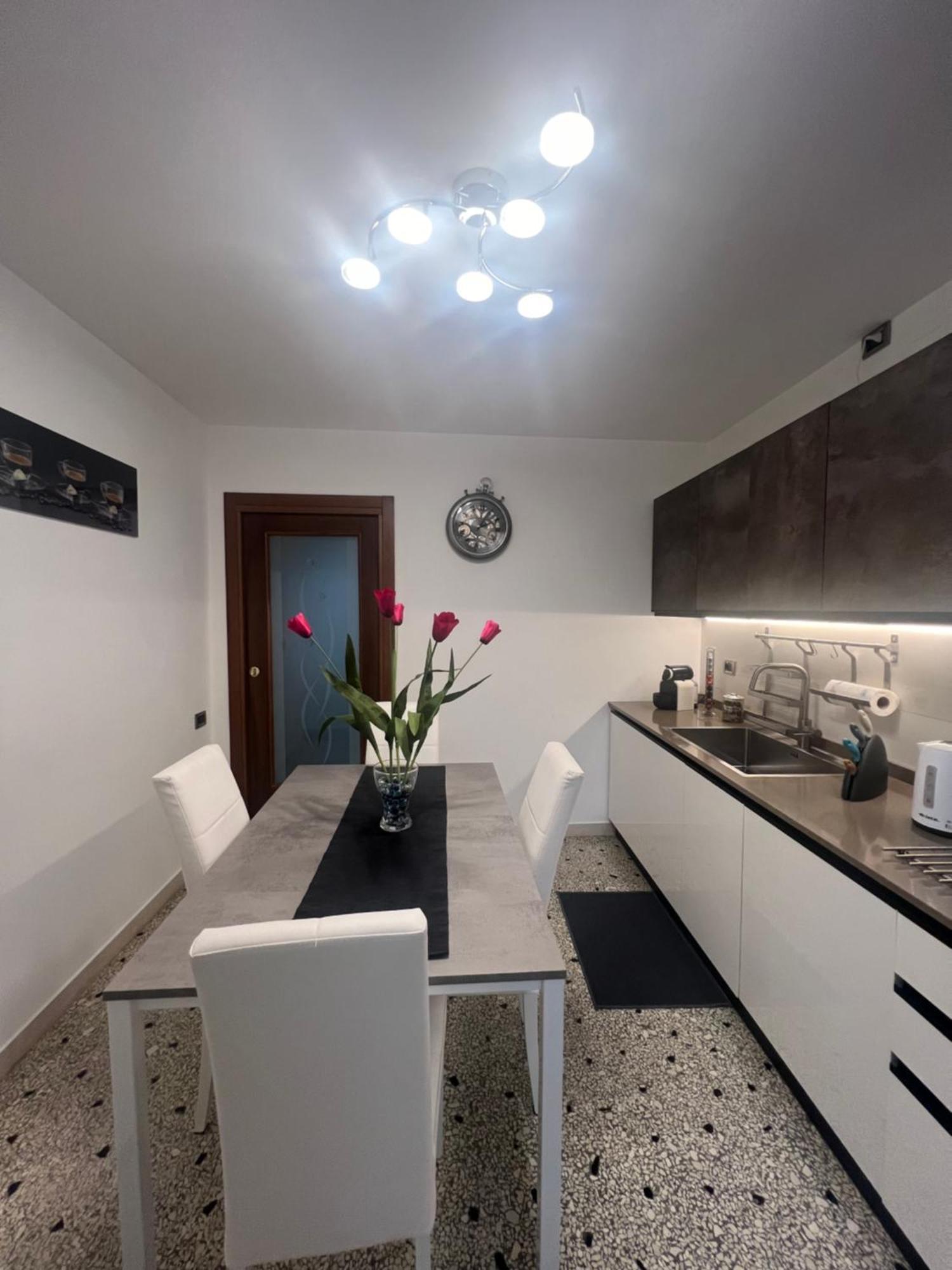Ca' Delfina Holiday Home Венеция Экстерьер фото