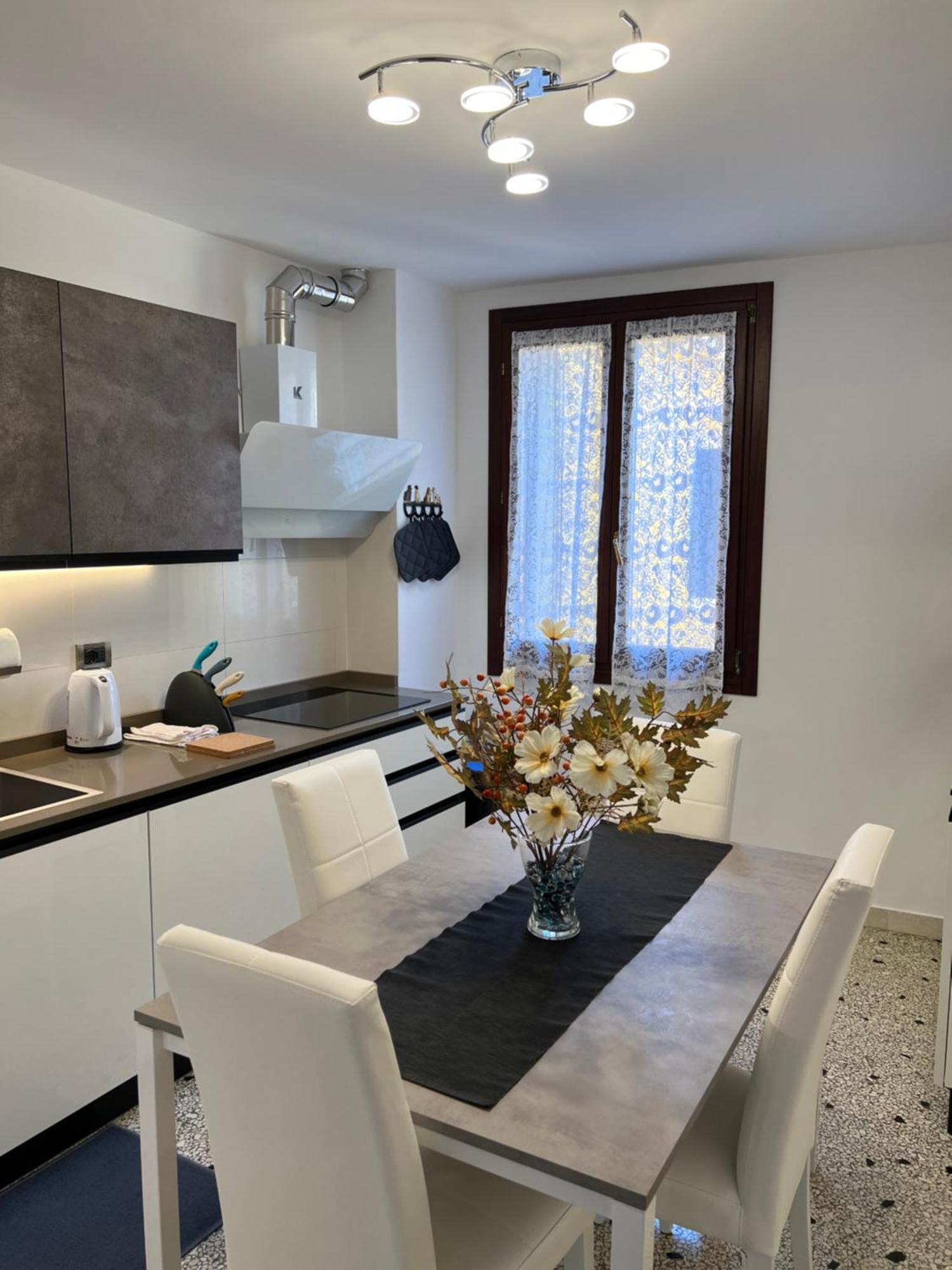 Ca' Delfina Holiday Home Венеция Экстерьер фото