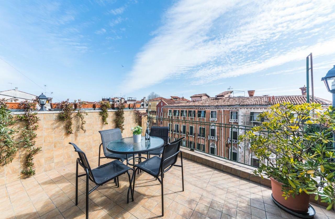 Ca' Delfina Holiday Home Венеция Экстерьер фото