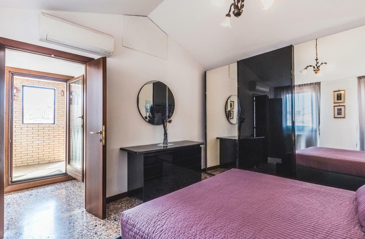 Ca' Delfina Holiday Home Венеция Экстерьер фото