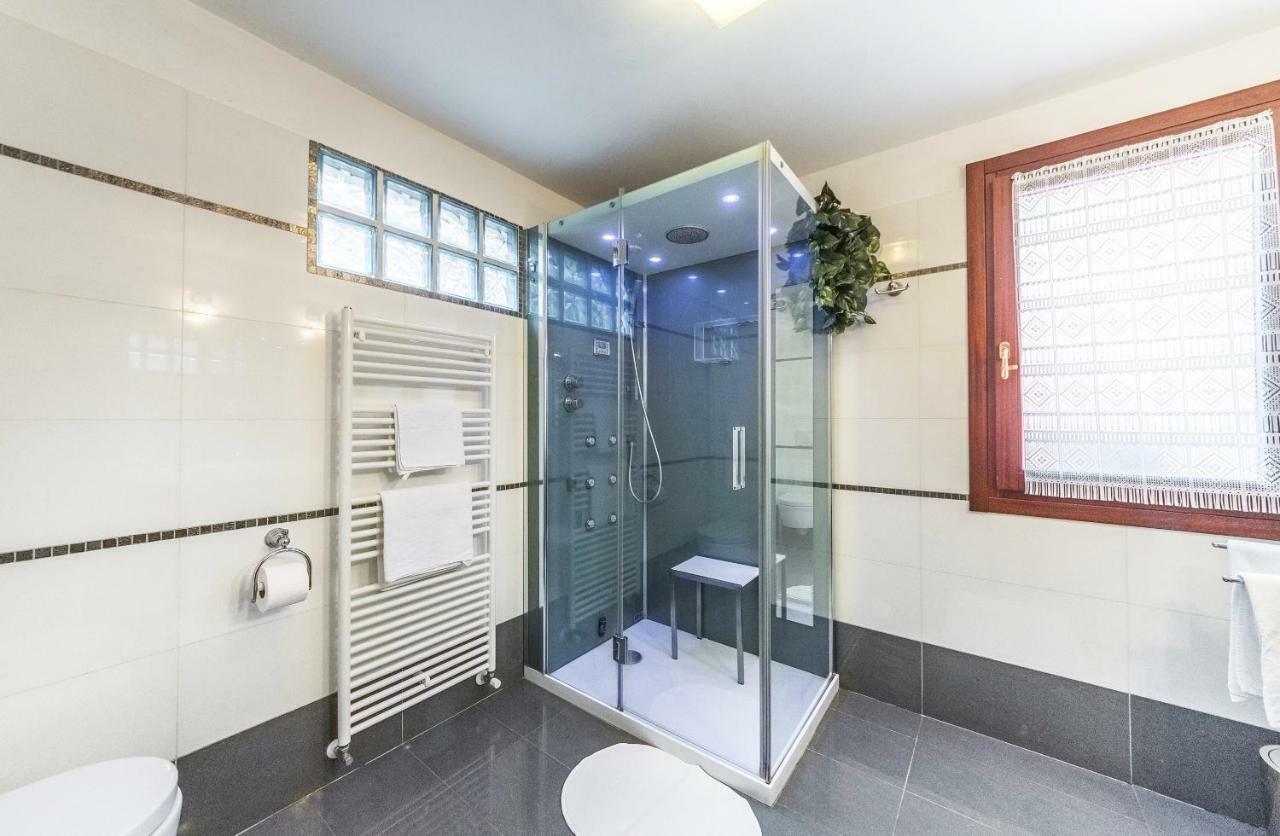 Ca' Delfina Holiday Home Венеция Экстерьер фото